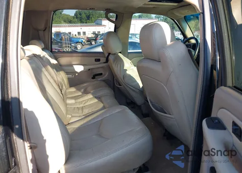 2003 Chevrolet Suburban 1500 Lt z USA, uszkodzony, nr VIN 3GNFK16Z63G227006